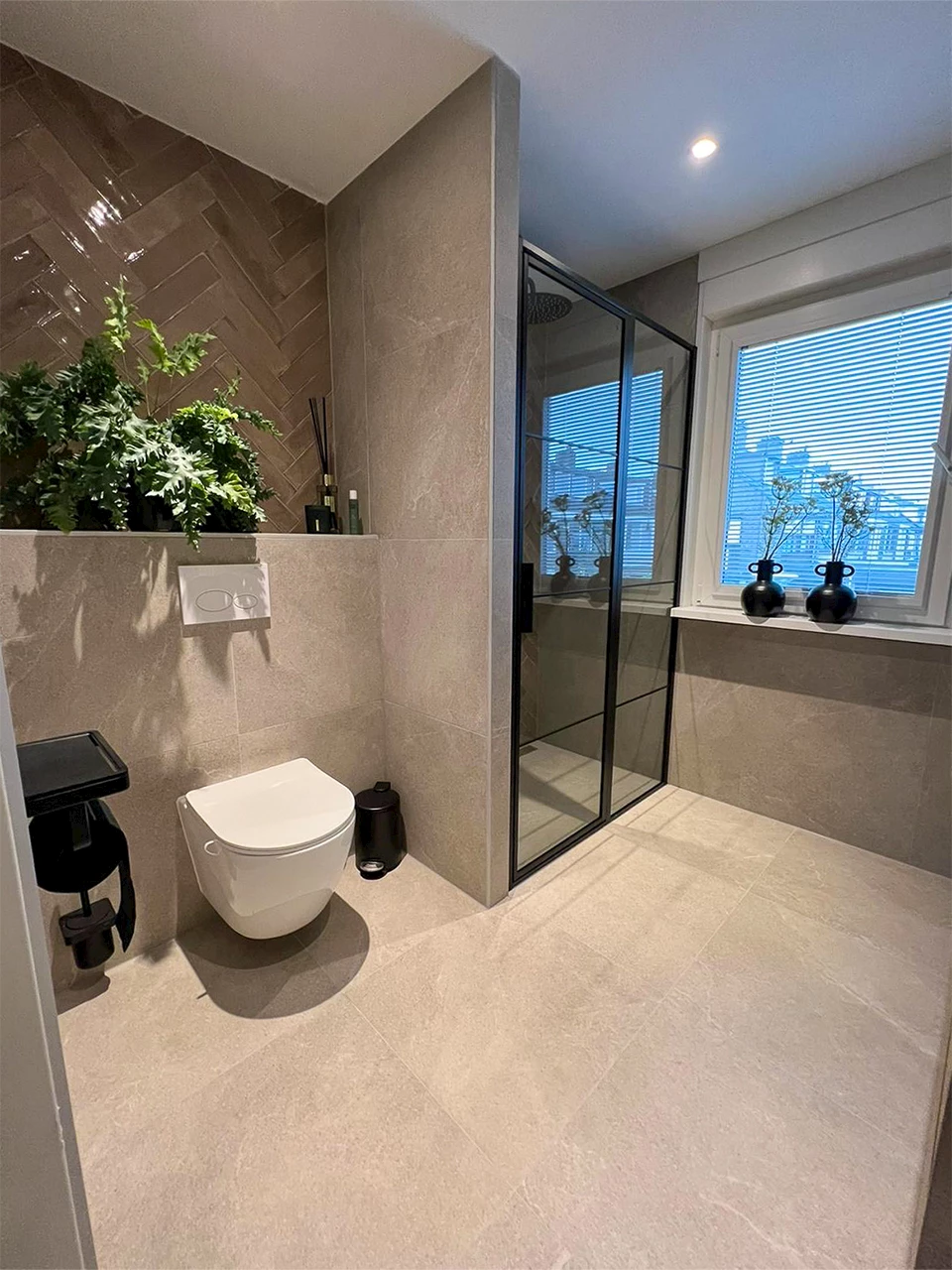 Zwarte accenten badkamer