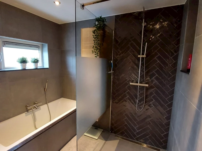 Moderne badkamer Lexmond