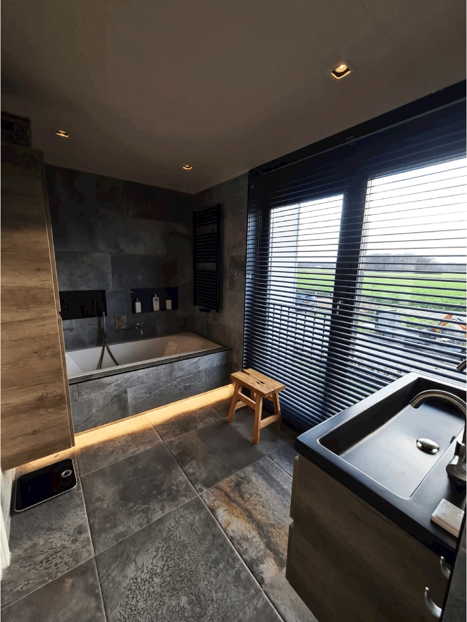 Achterveld wellness badkamer