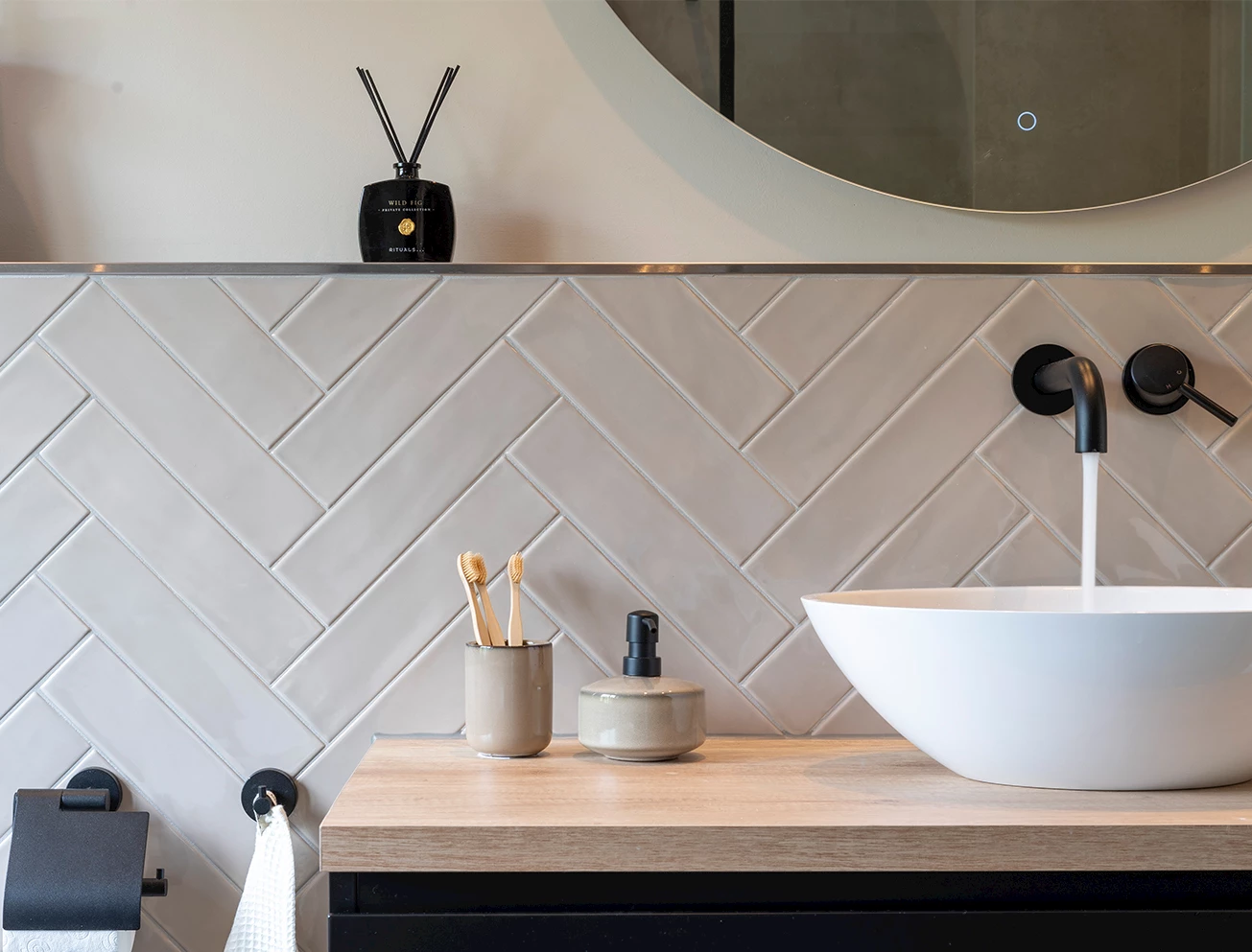 Zwarte accessoires toevoegen