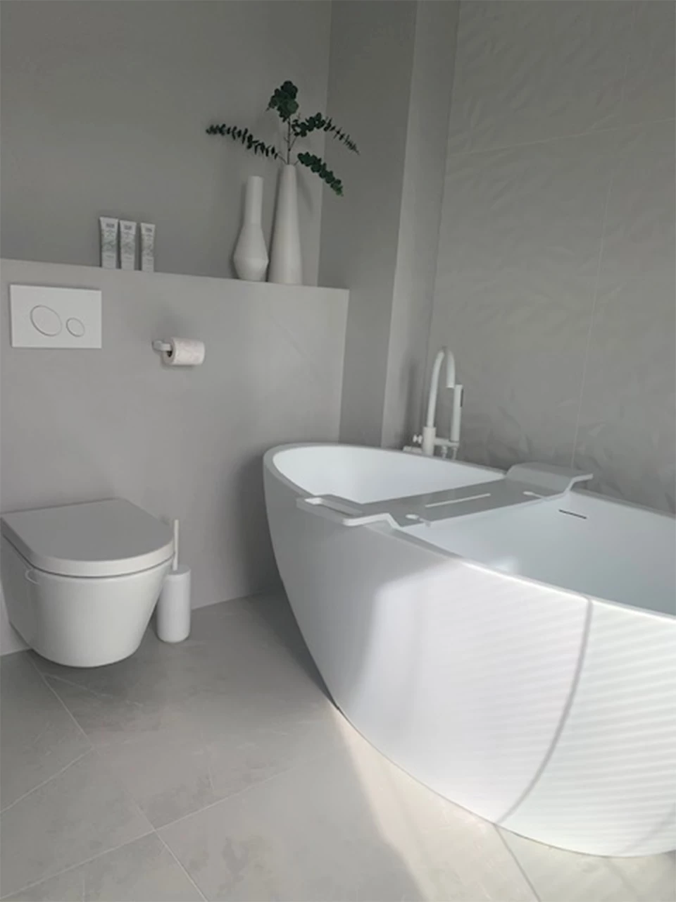 Ton-sur-ton badkamer wit