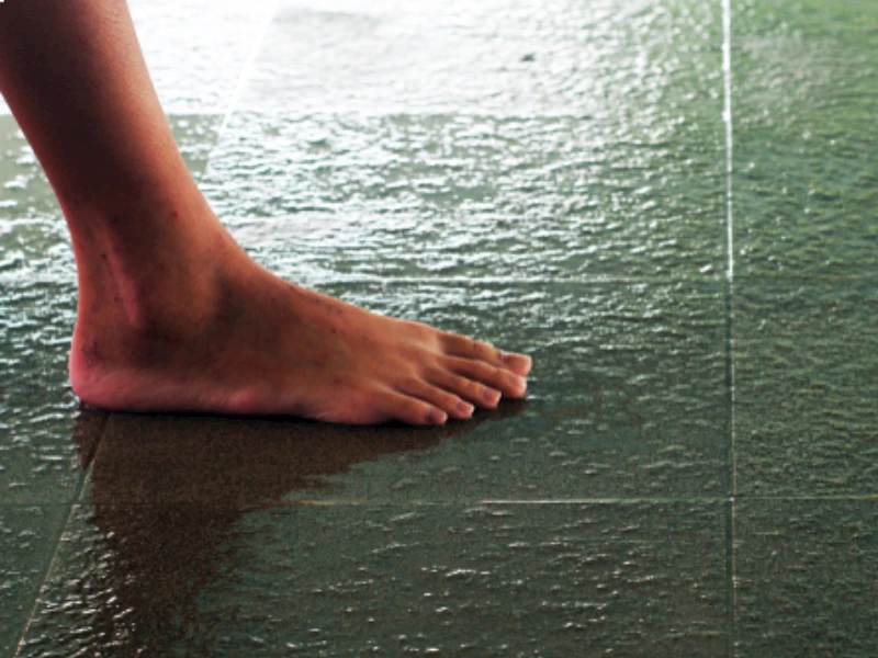 Antislip tegel: een ongeluk zit in een klein hoekje