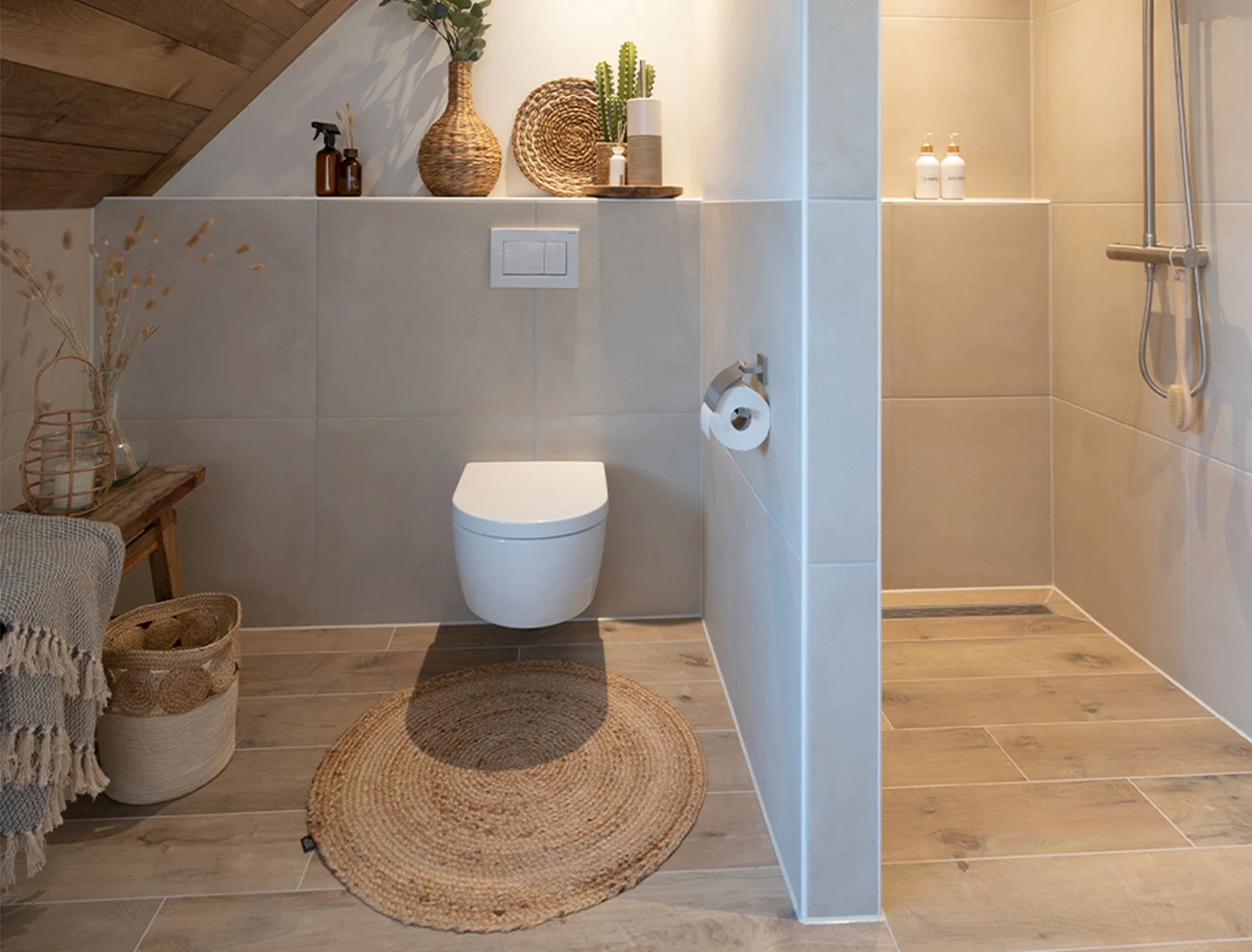 Vloertegels zandkleurige badkamer