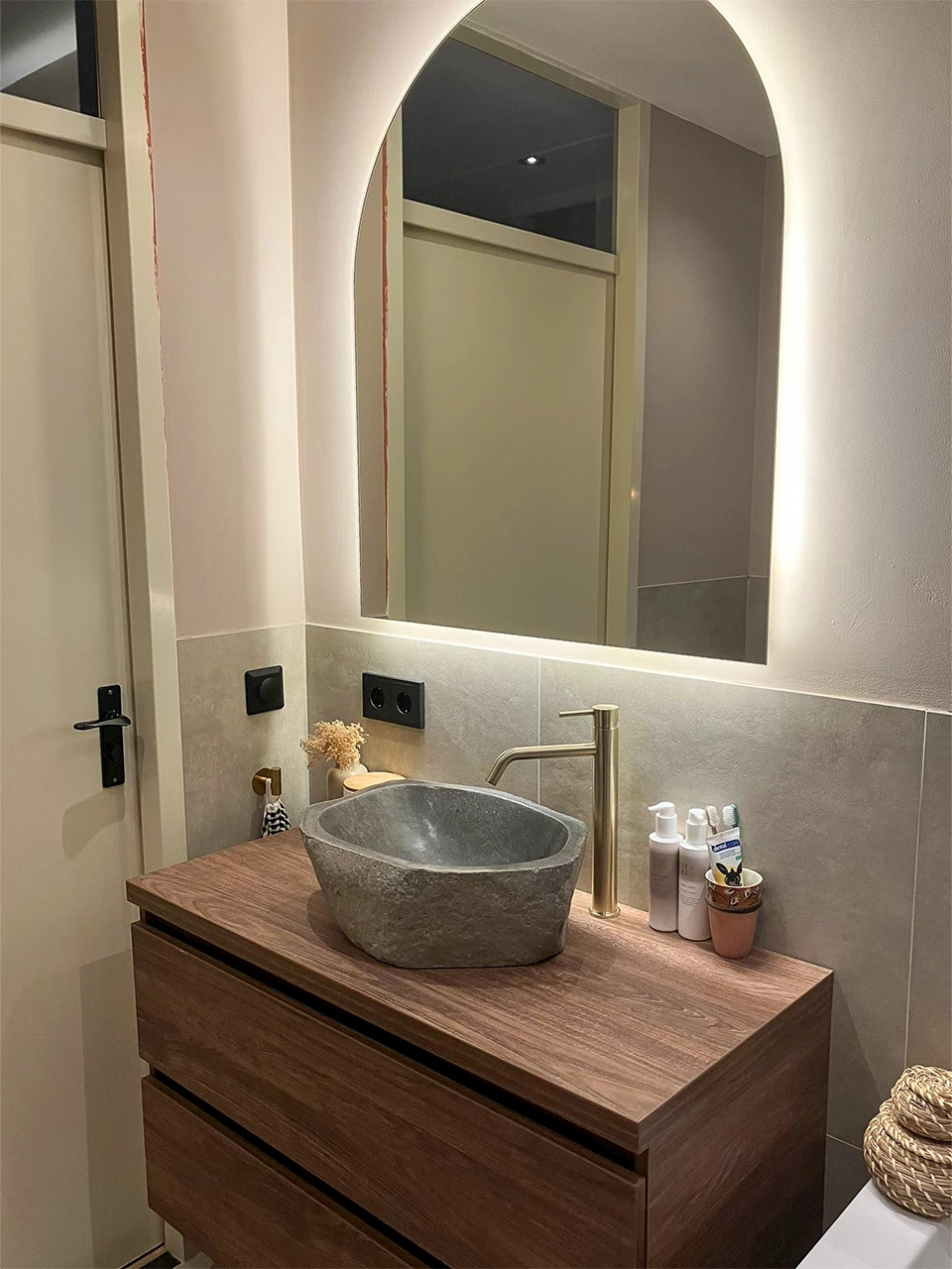 Halfronde spiegel badkamer