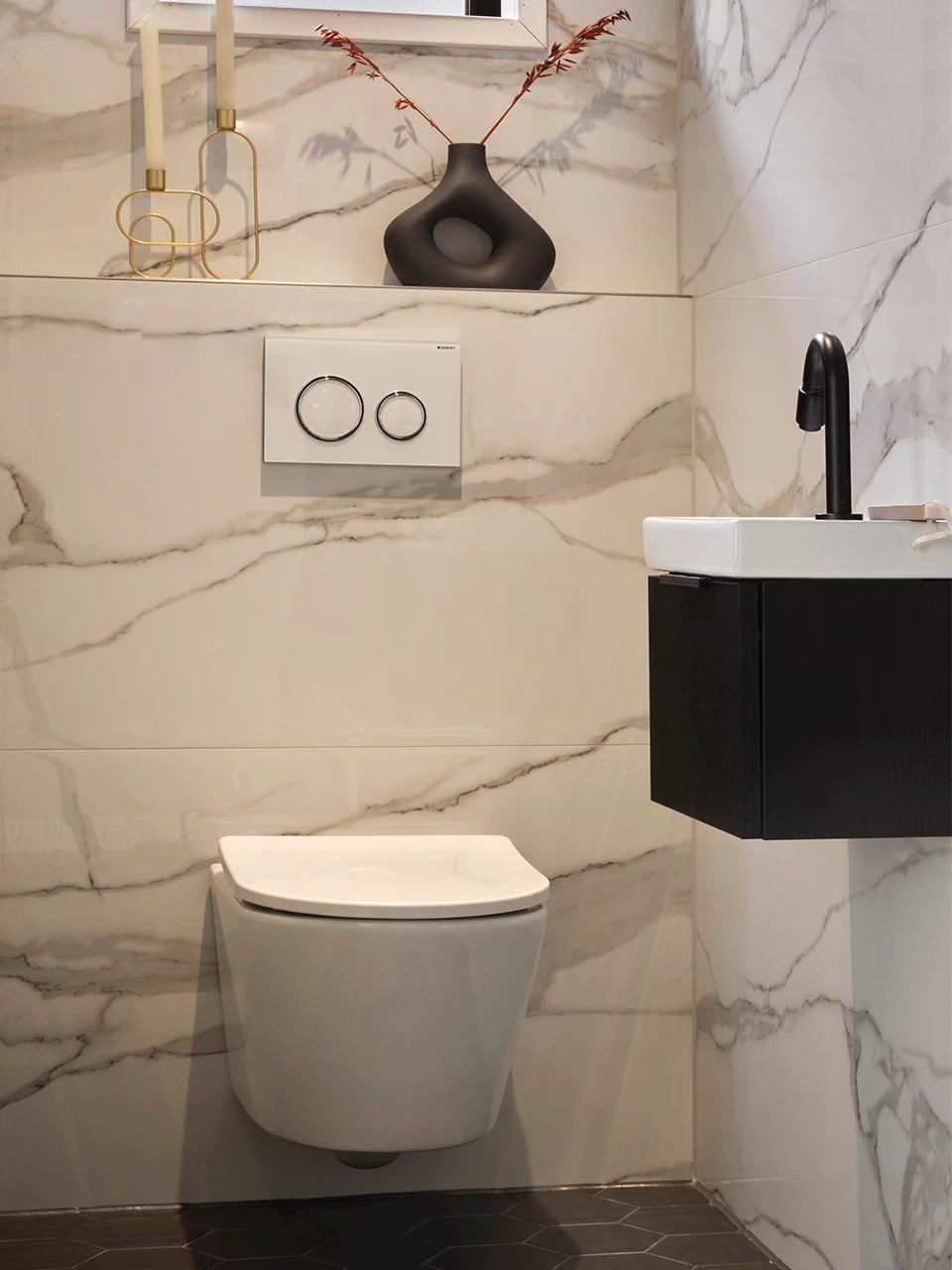 Zwart witte badkamertrends van 2025