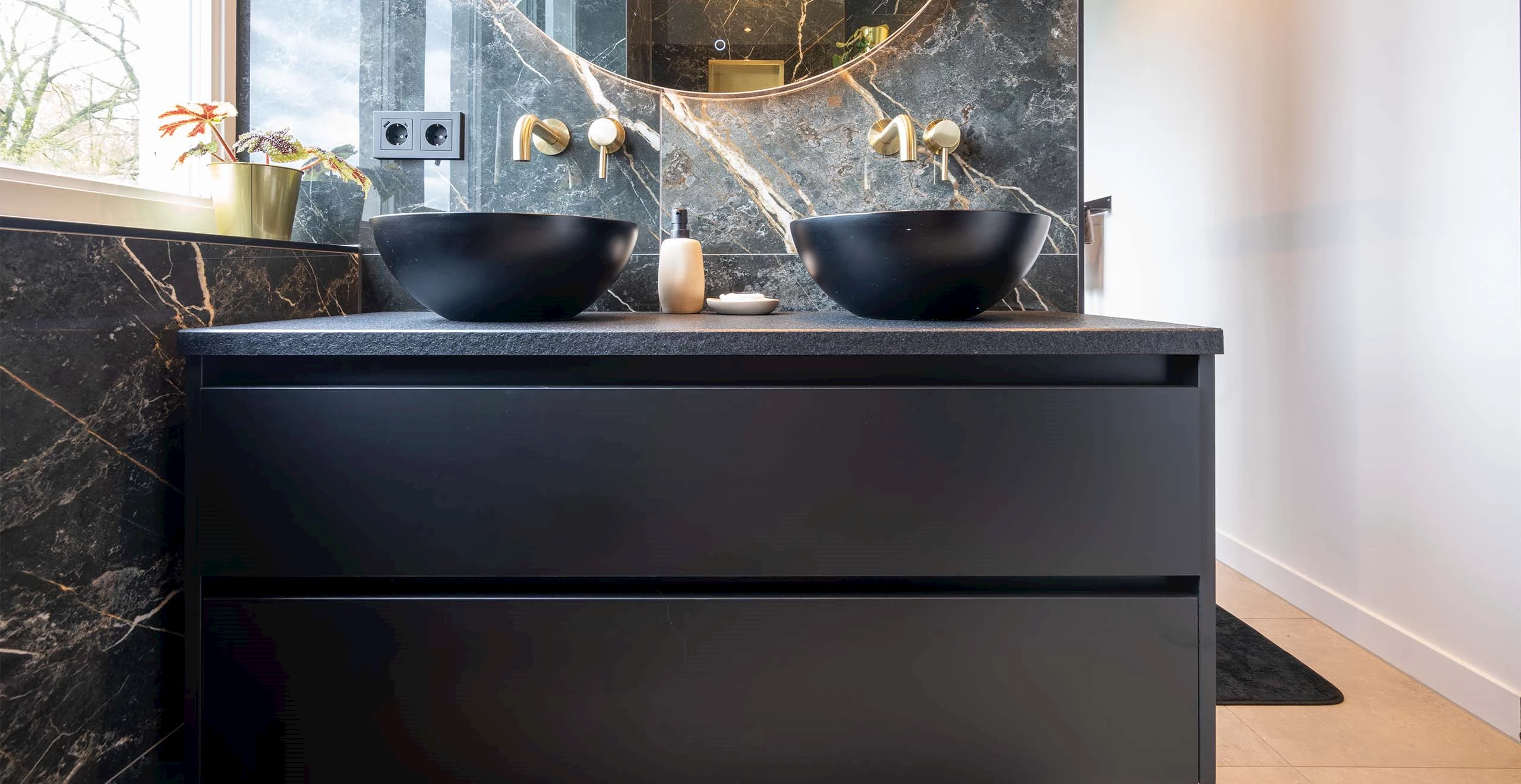 Marmerlook badkamer tegel