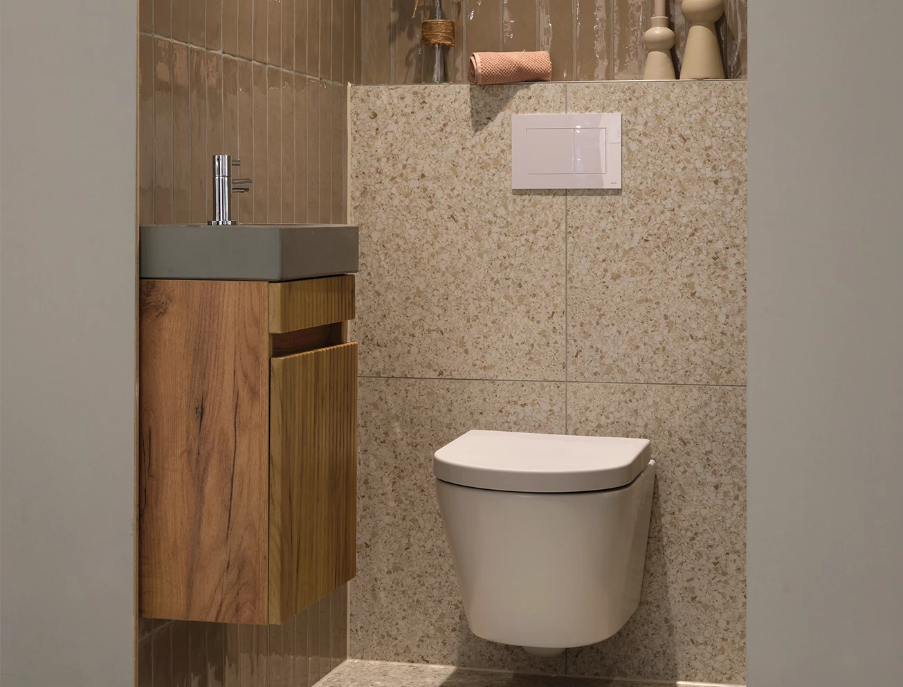 Bruine badkamers én toiletruimtes bij Sani4All