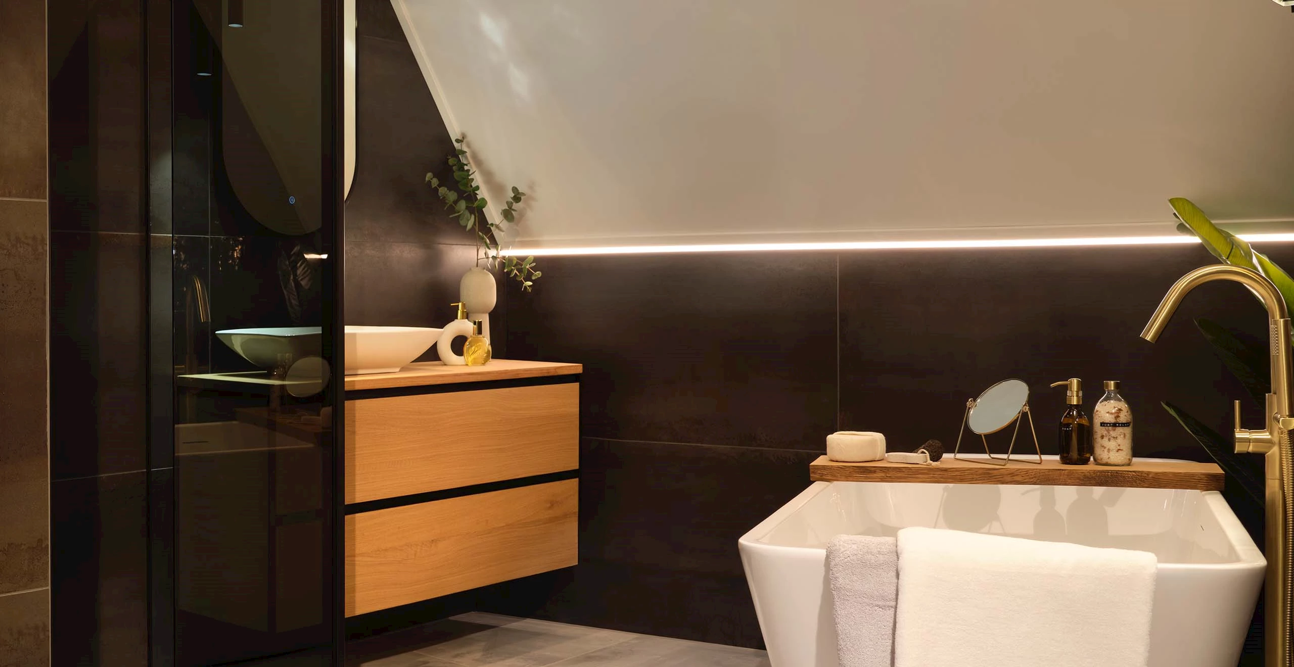 Goudkleurige badkamer (1)