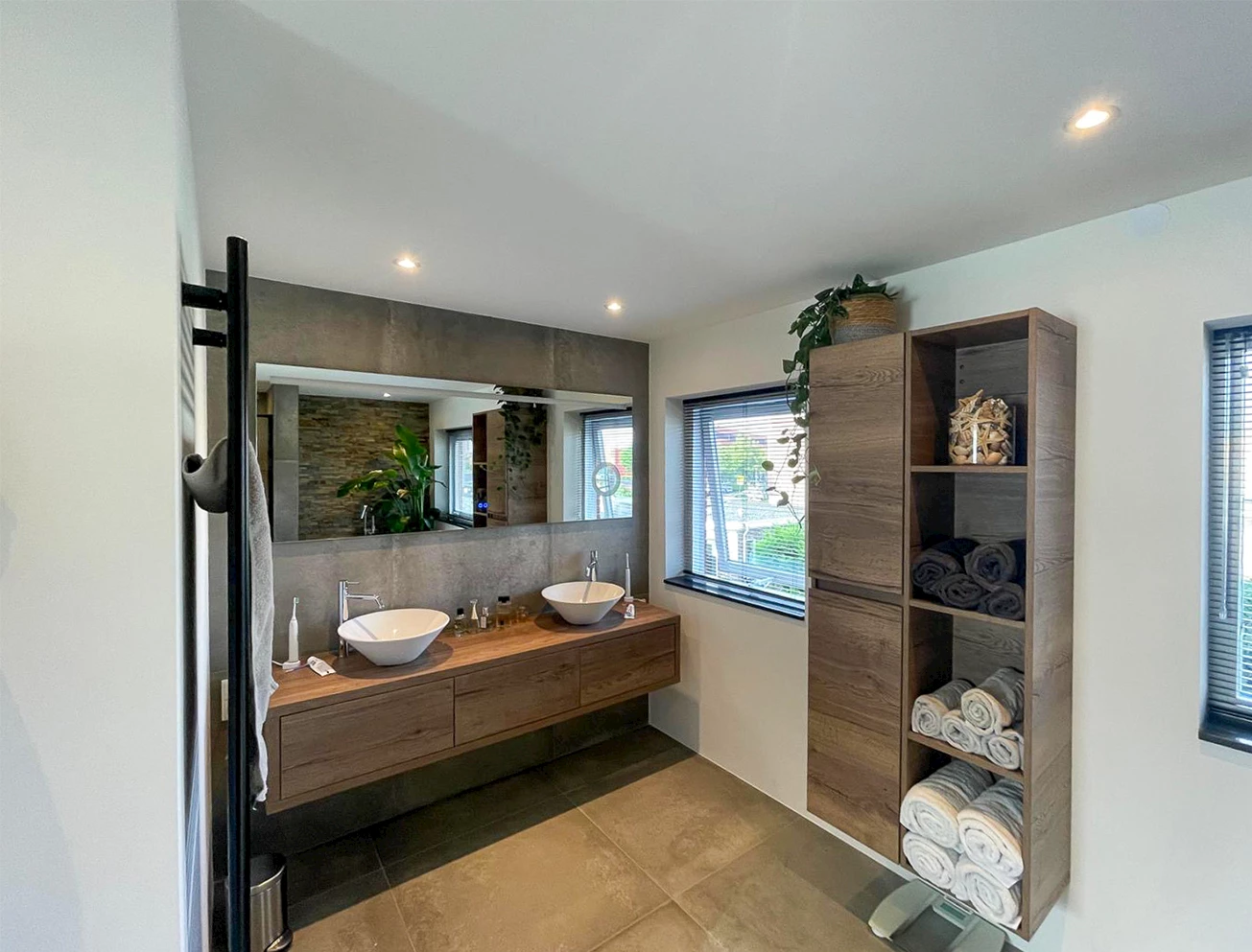 Landelijke moderne badkamer