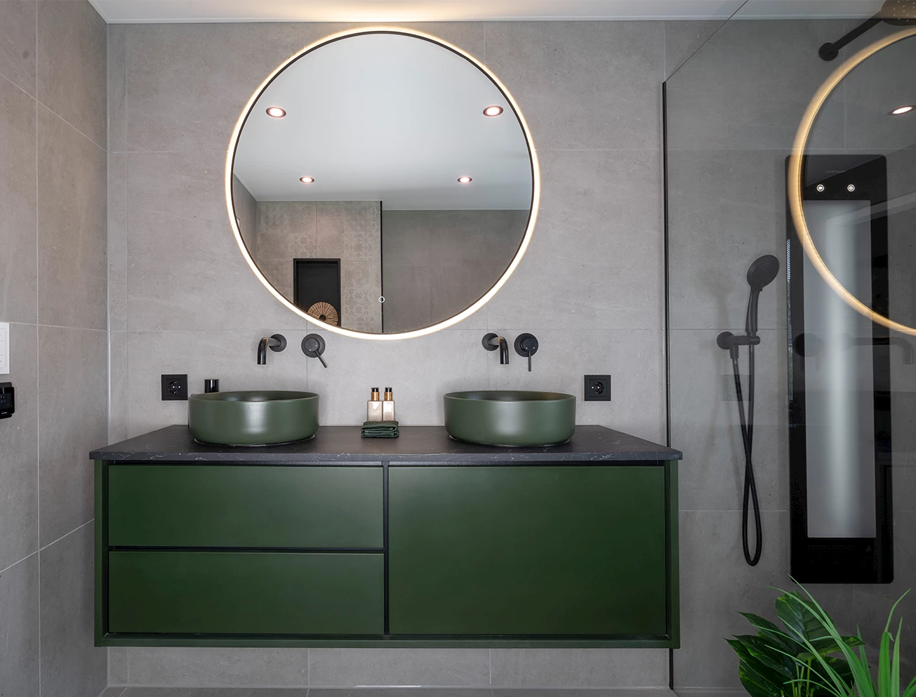 Grijsgroene badkamer