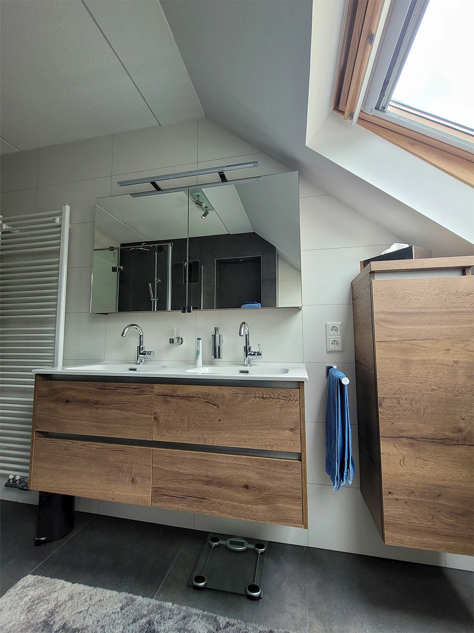 Badkamer onder schuin dak