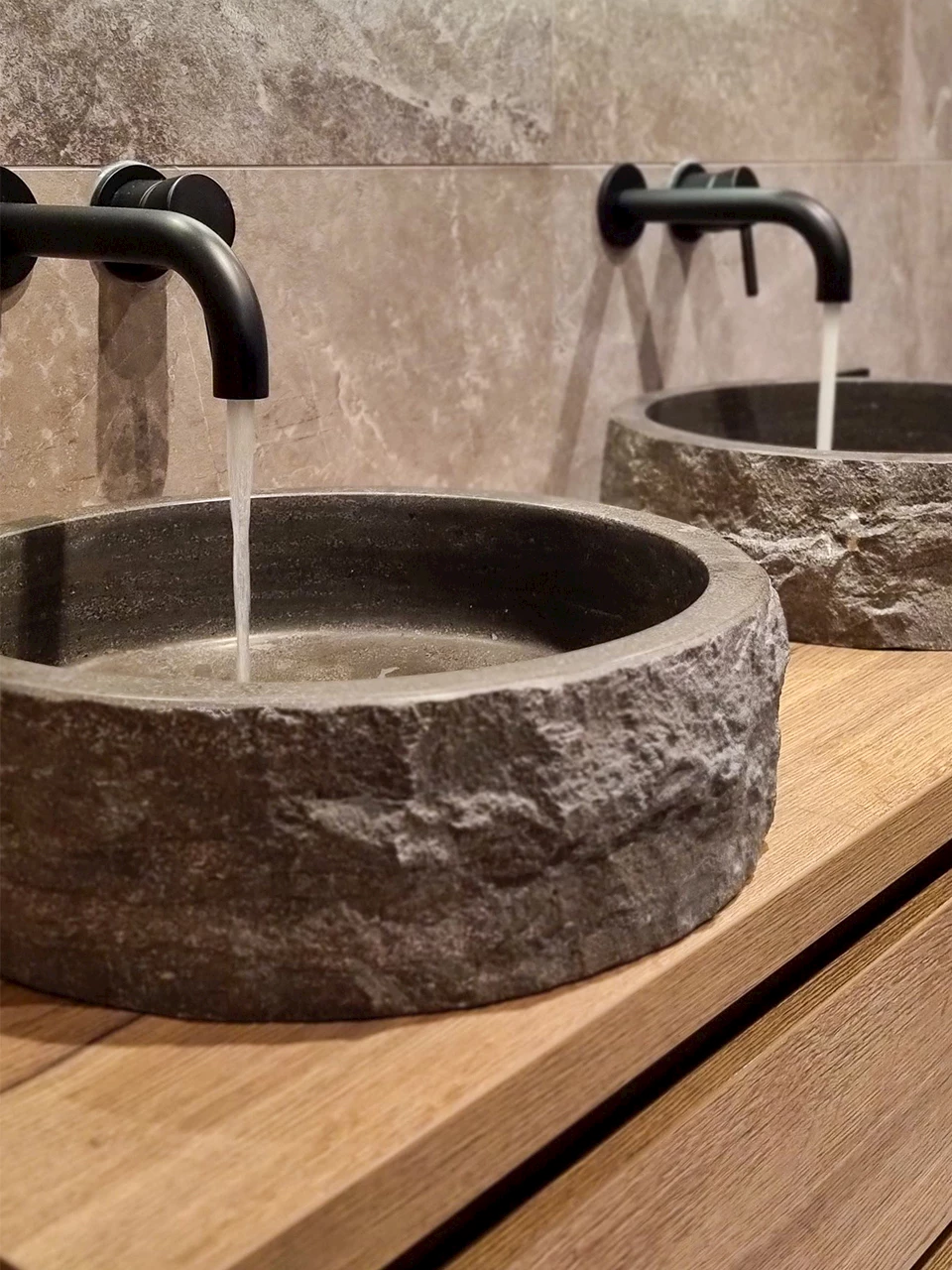 Hardstenen waskommen