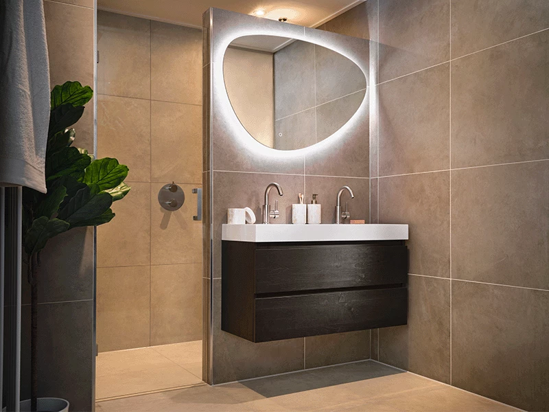 Taupe keramische tegels badkamer