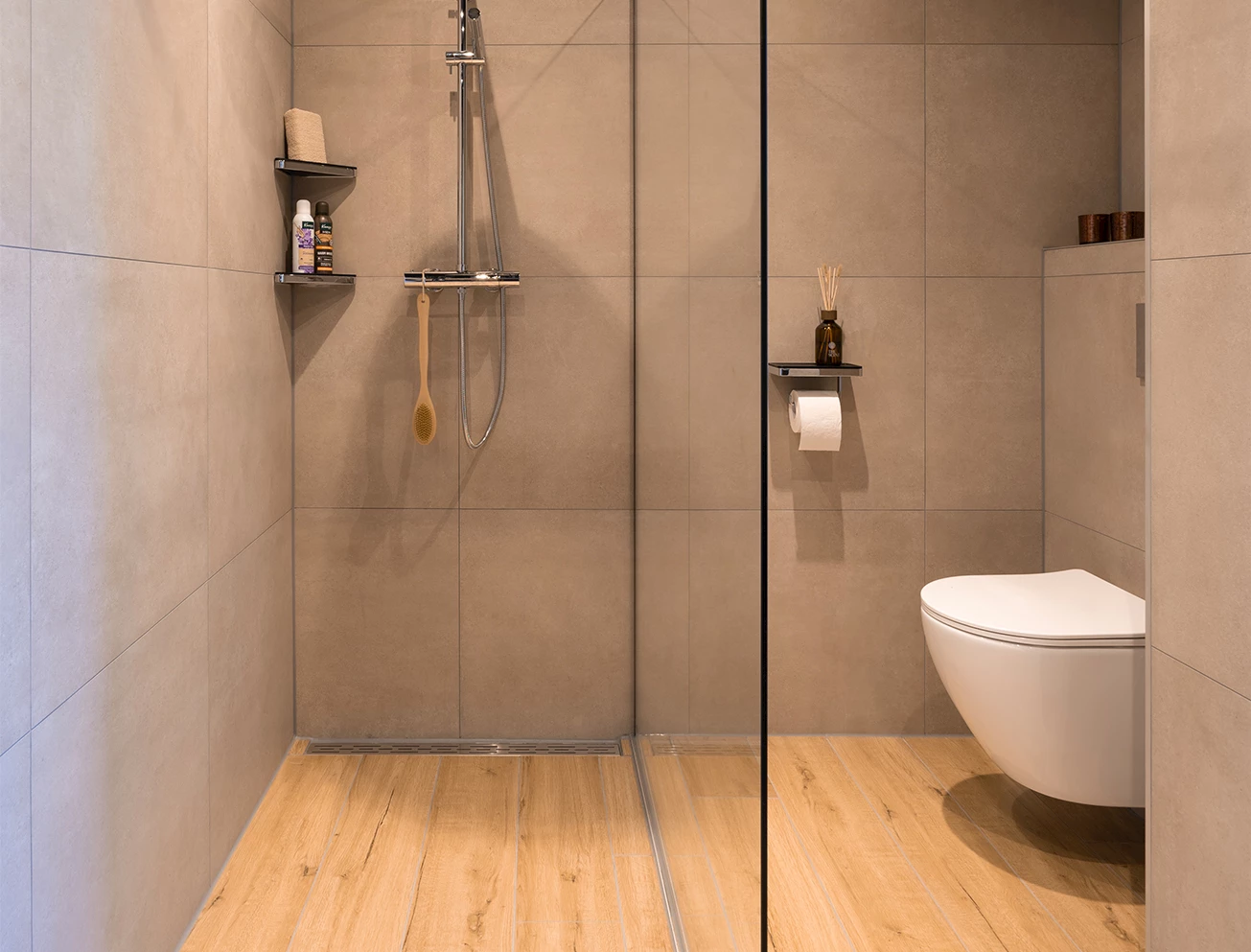 Houtlook vloertegels badkamer