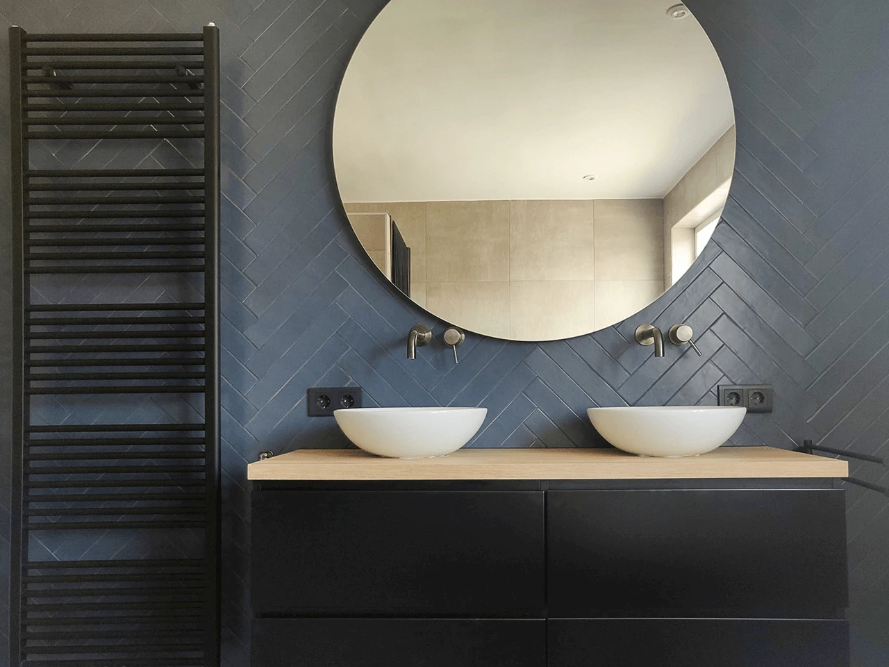 Designradiator blauwe badkamer