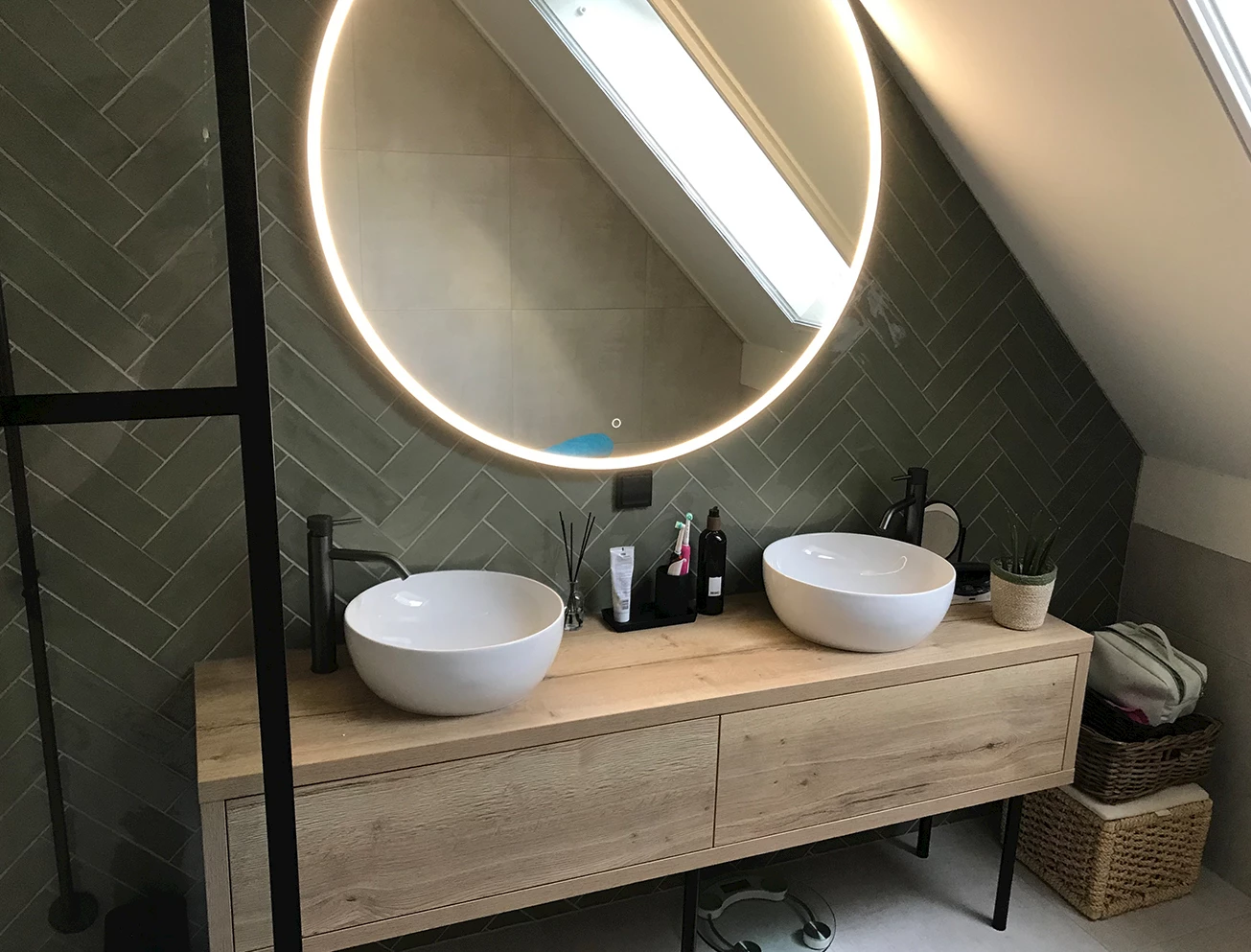 Visgraat tegels badkamer groen