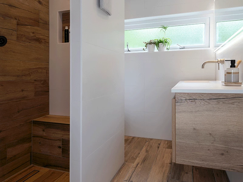 Houtlook tegels Scandinavische badkamer