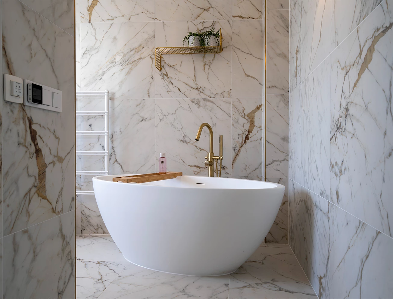 Marmerlook wellness badkamer