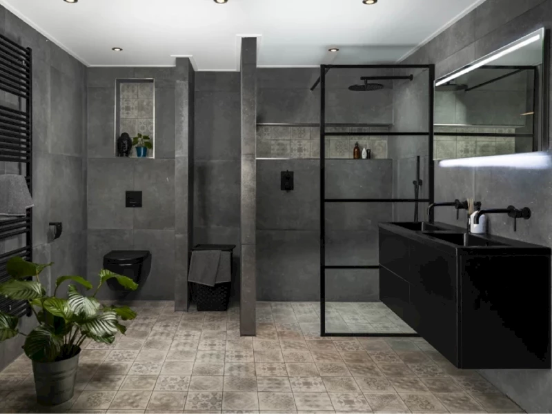 Zwarte accenten badkamer