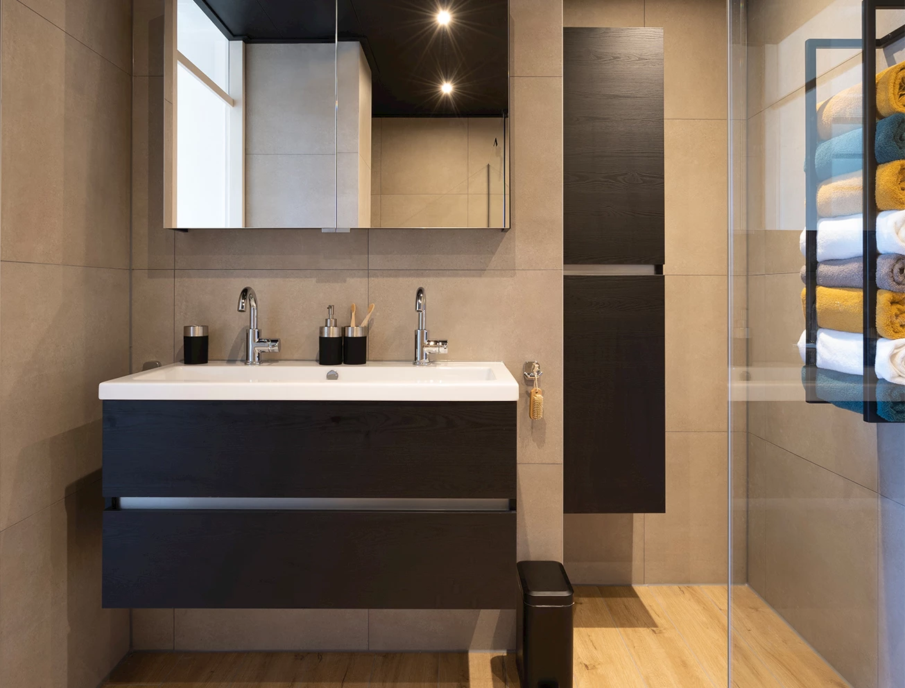 Tijdloze badkamer wastafel accessoires