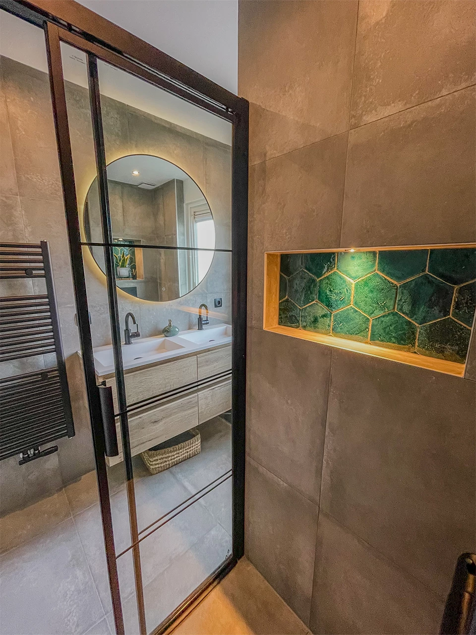 Groene hexagontegels badkamer