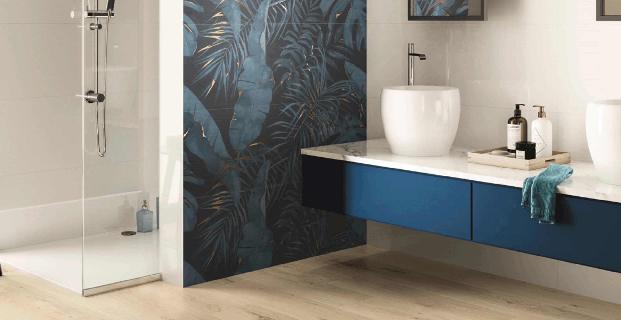 Blauw in de badkamer