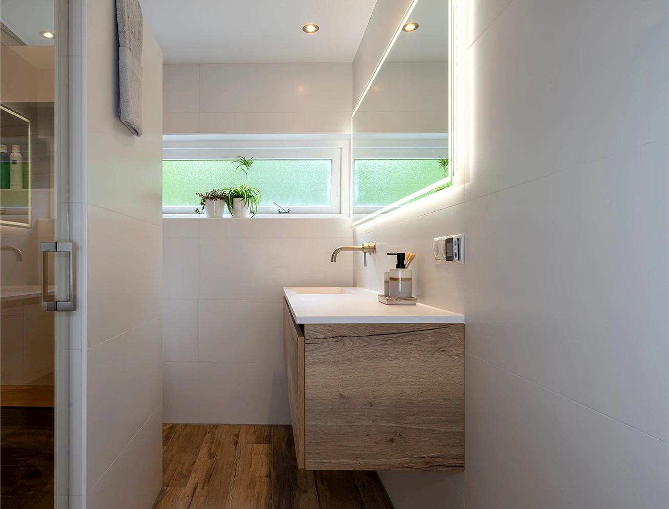 Lichte kleuren kleine badkamer