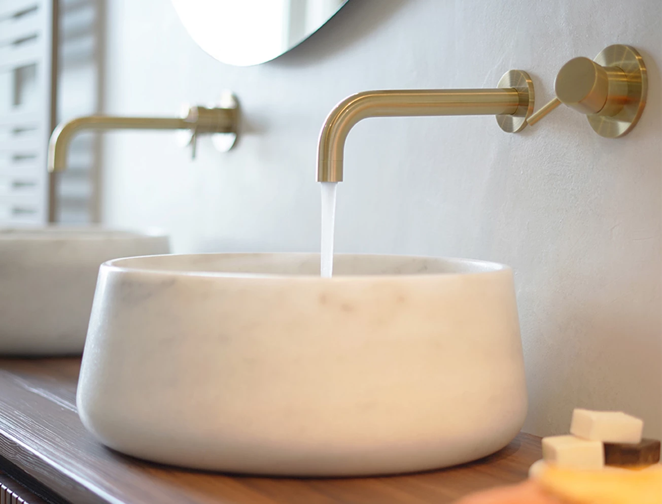 Goudkleurige wastafelkranen